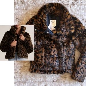 Abercrombie & Fitch Multicolor Mini Puffer
XS Coat